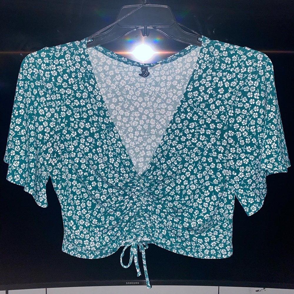 v neck , tie cropped top